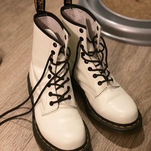 White Dr. Martens PERFECT CONDITION